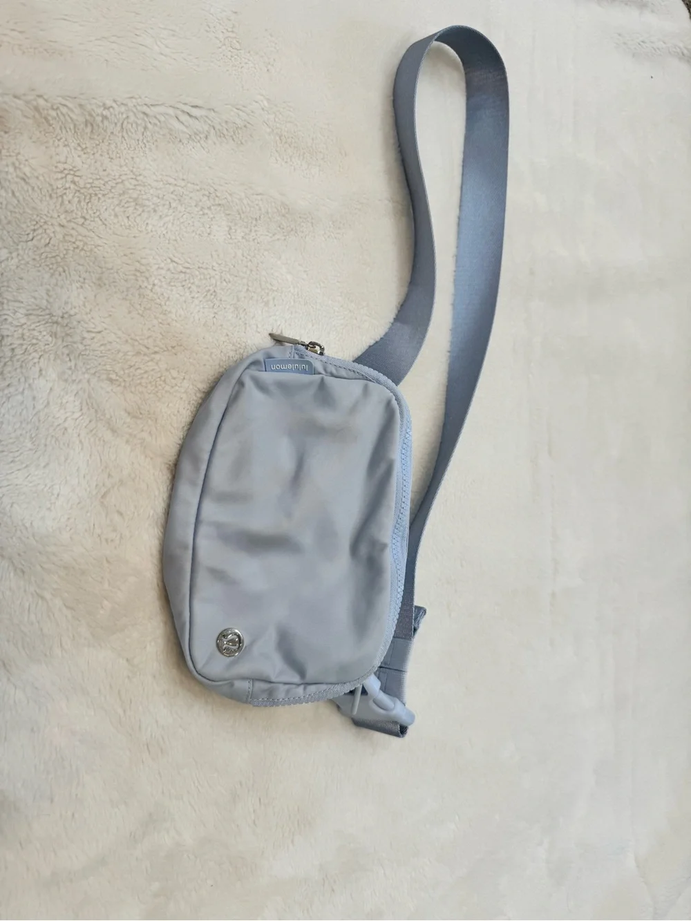 Lululemon belt bag - Picture 2 of 4